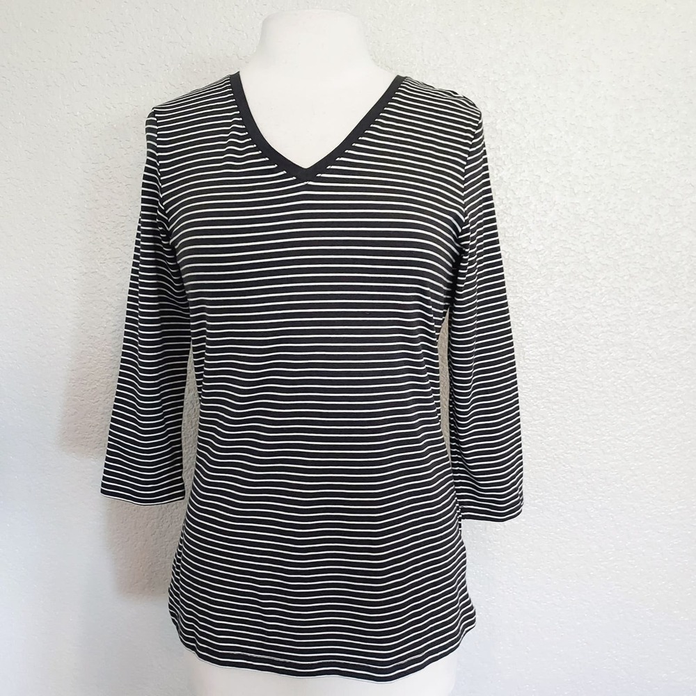 ⭐️5/$20 Amazon Essentials Black & White Striped V-Neck Size M